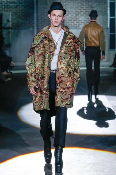 Look 19